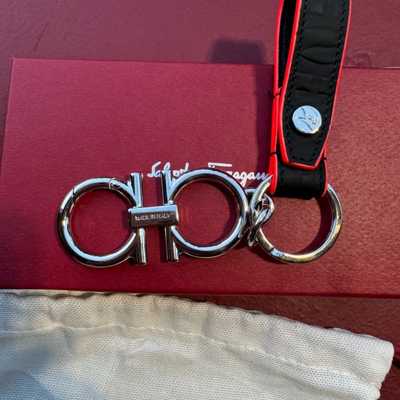Salvatore Ferragamo Key Chain Nero Calf Gancini 660937 Authentic NWB - Picture 4 of 7